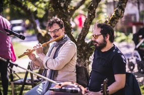 Musiker spielen Instrumente beim NÖ Familienfest auf der Schallaburg 2018