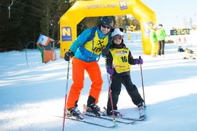 Zwei begeisterte Skifahrer beim Familienskitagen 2017