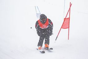 Ein Skifahrer beim Familienskitag am 21. Jänner 2018