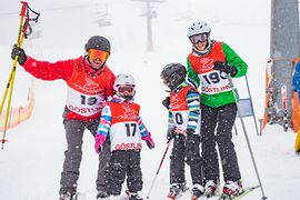 Skifahrer beim NÖ Familienskitag am Hochkar.