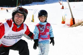 Familienskirennen Vater und Kind