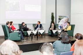 Podiumsdiskussion "Familie.Betreuung.Pflege."