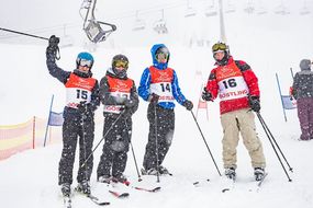 Vier Skifahrer beim Familienskitag am 21. Jänner 2018
