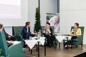 Podiumsdiskussion "Familie.Betreuung.Pflege."